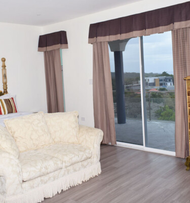 King suite with corner Jacuzzi Tub & Walk In Closet
